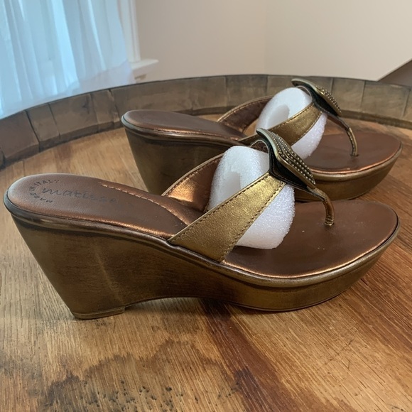Matisse | Gold Shoes Sandals Leather Studded Slip-On Wedge Heels Made in Italy 7 - Picture 15 of 17